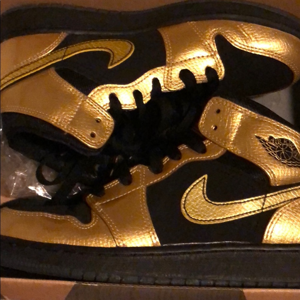 Black & Gold 1s